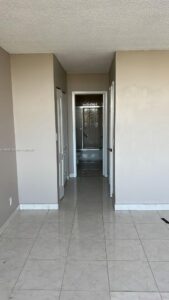 2500 Parkview Dr, Hallandale, FL 33009